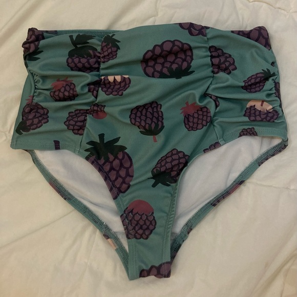 *NWOT* Nettle’s Tale bikini set - Picture 4 of 6